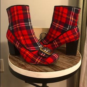 Woman’s Enigma - chunky funky plaid boot 7 1/2    Fun boot !